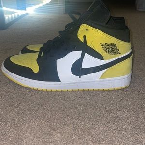 Air Jordan 1 Mids